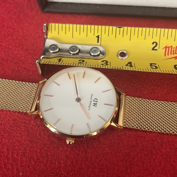 Authentic DW Gold Watch⏱⌚️⭐️ - Picture 15 of 16